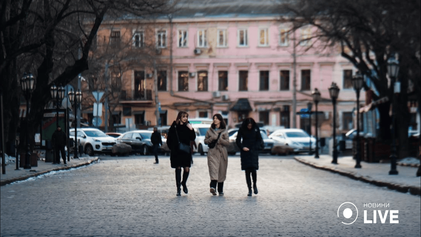 Жизнь в Одессе днем и ночью - фоторепортаж.