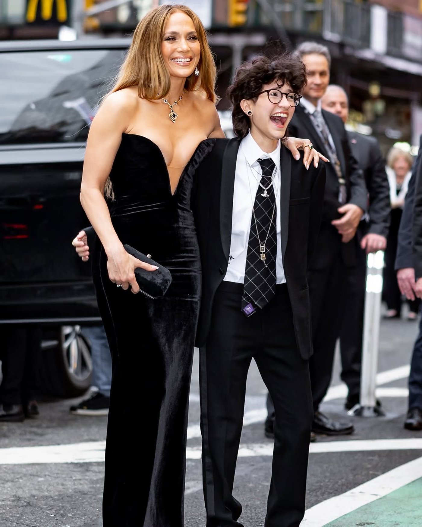 Дженніфер Лопес вийшла в світ з донькою - фото