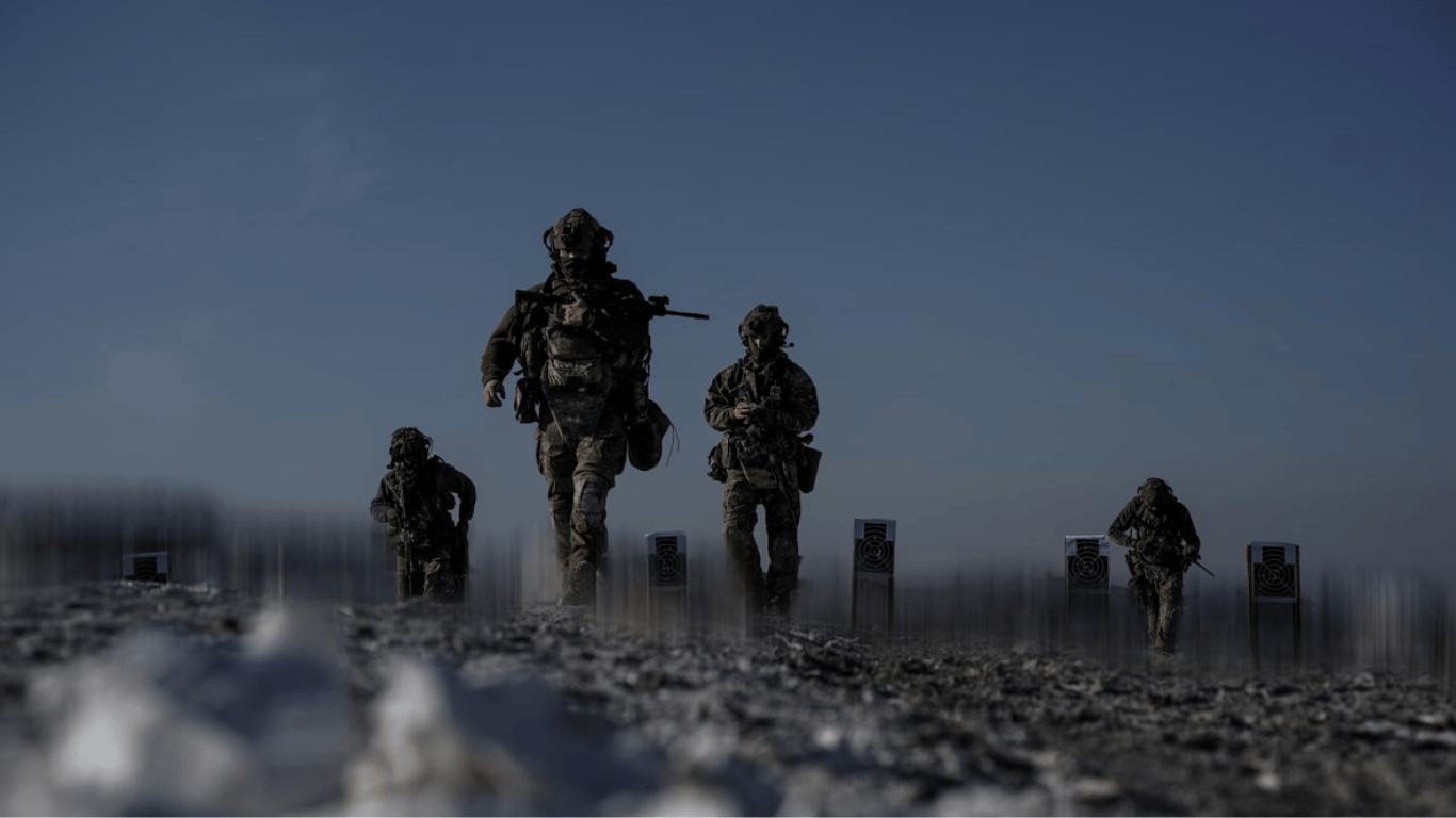 Бойцы разведки батальона Азов показали эффектные фото с тренировок