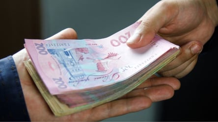 Украинцы могут получить 6,6 тыс. грн от французской организации — кто имеет право - 285x160