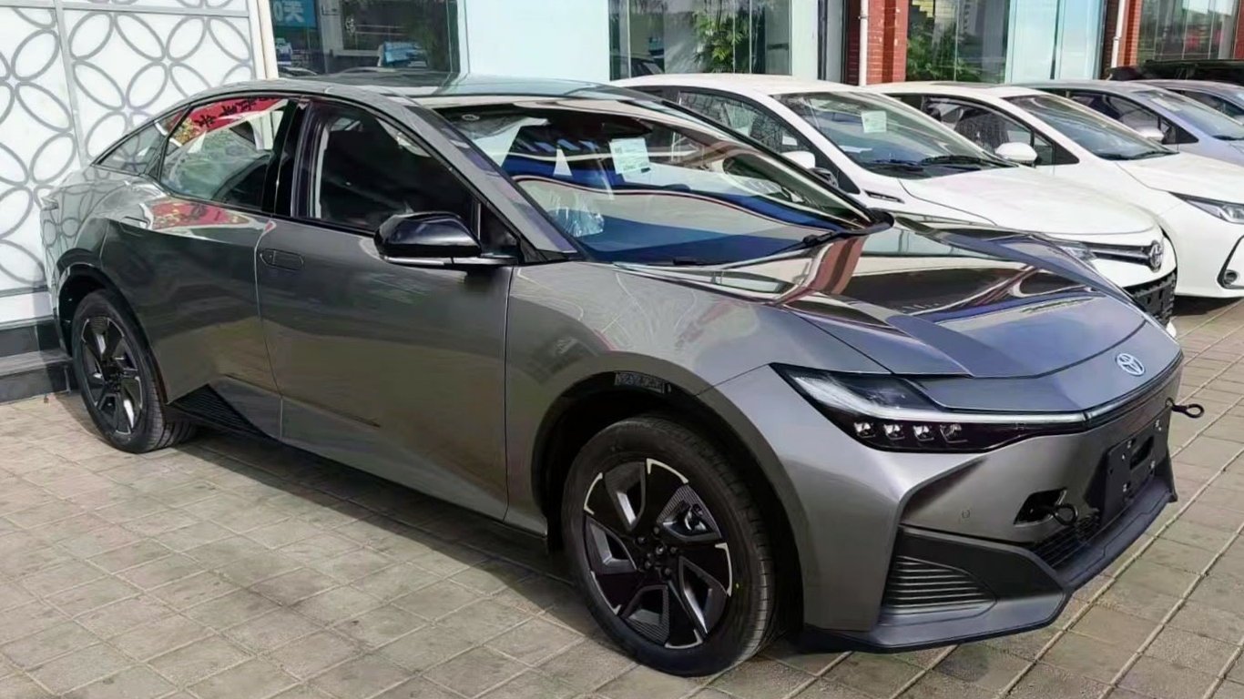 Toyota bZ3: в Украине продается бюджетный электромобиль с огромным запасом хода