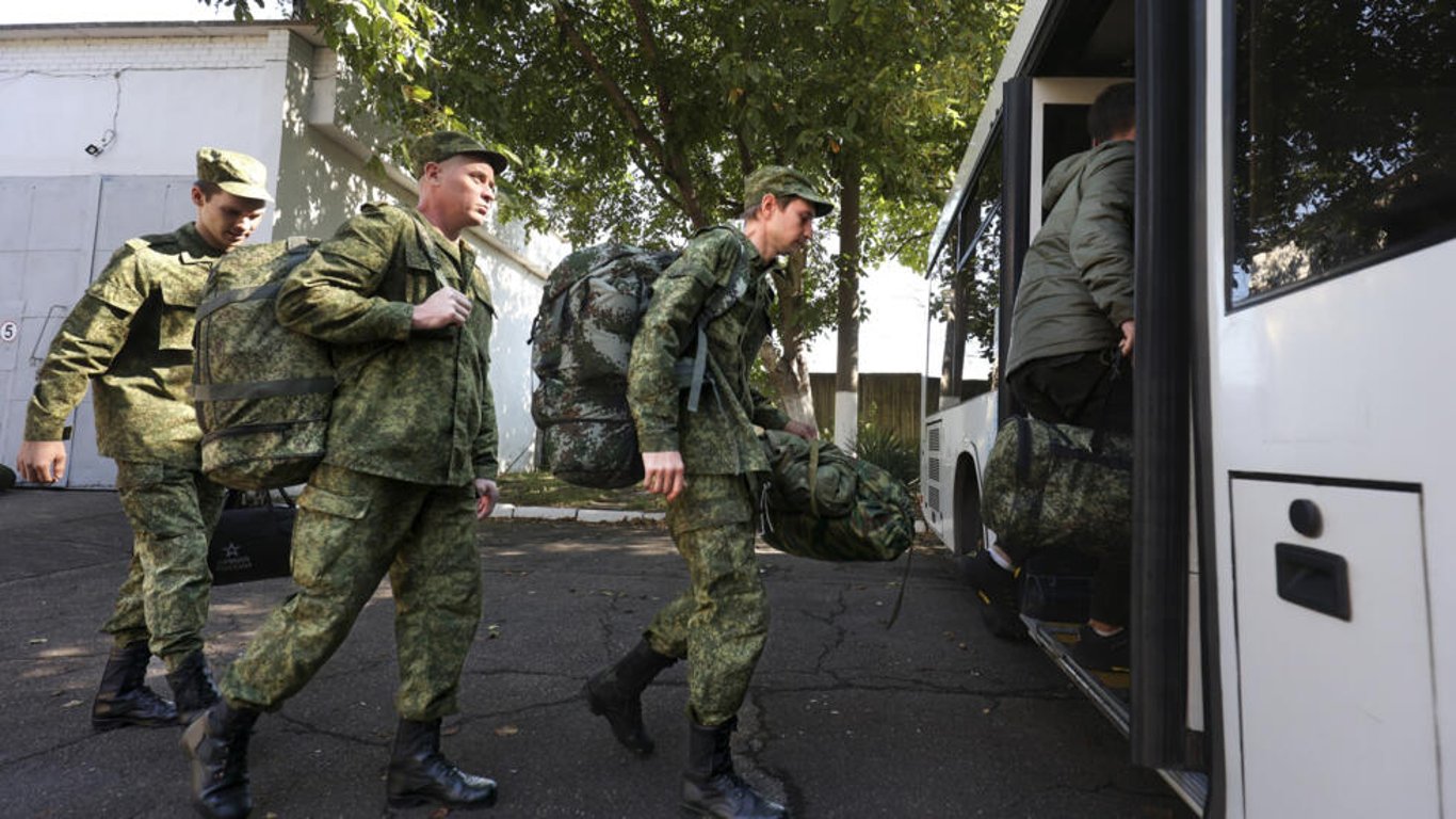 Россияне после выборов планируют мобилизовать 300 тыс. украинцев с оккупации — документ