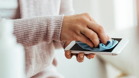 Не протирайте екран смартфона цим, якщо не хочете його зіпсувати - 290x160