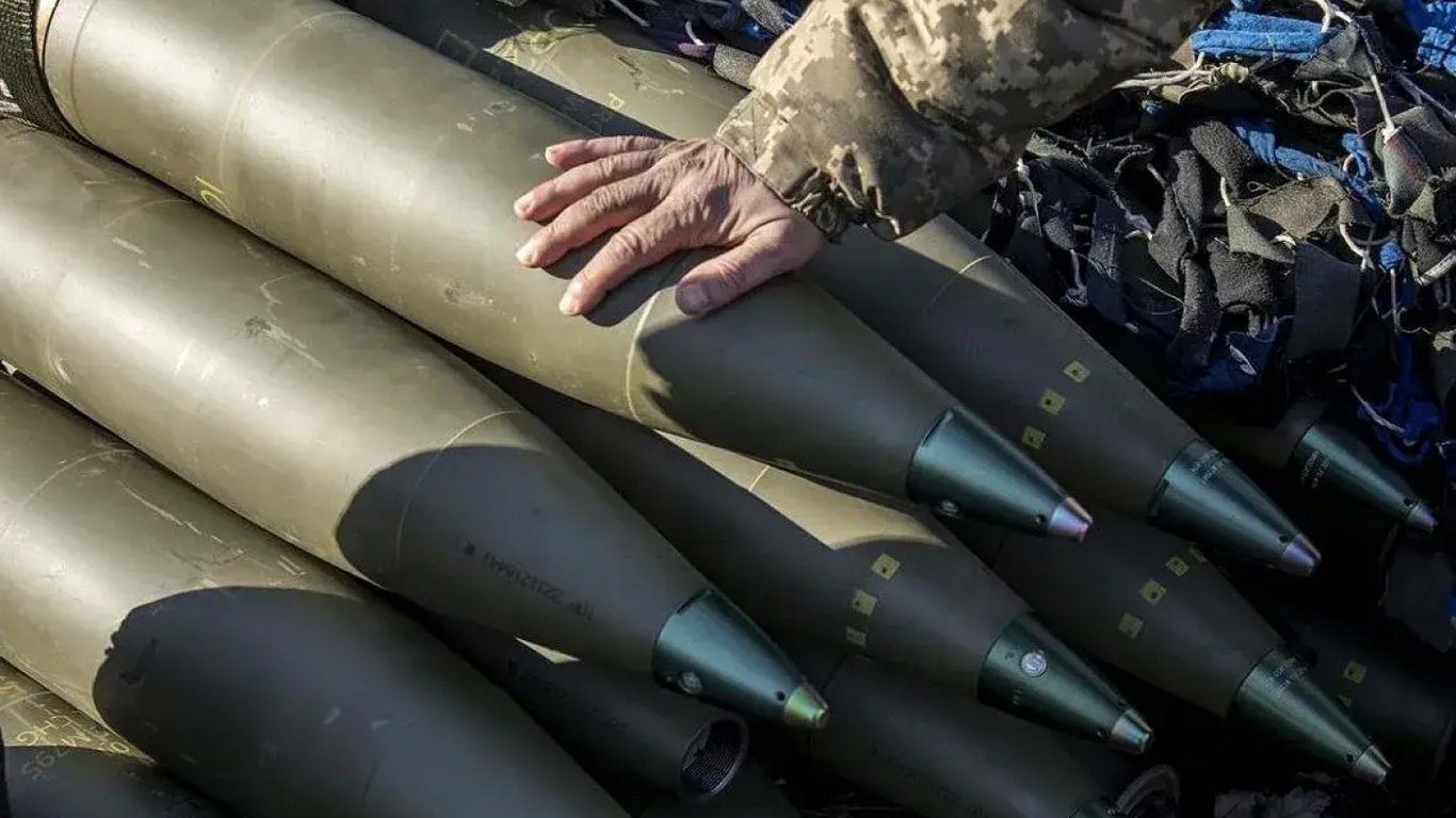 В ЕС заявили, что не смогут отправить Украине миллион снарядов, — Bloomberg