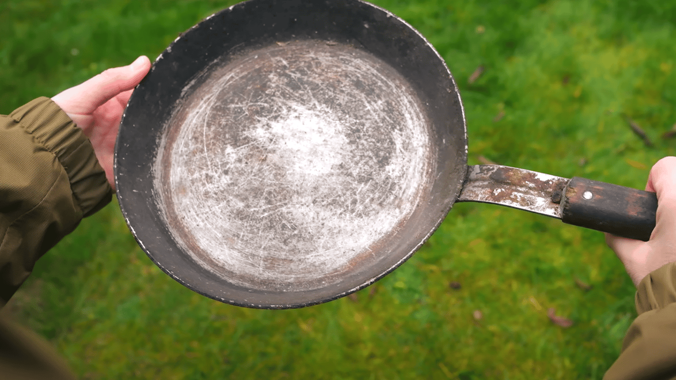 Как убрать нагар со сковороды – простые народные методы, которые помогут