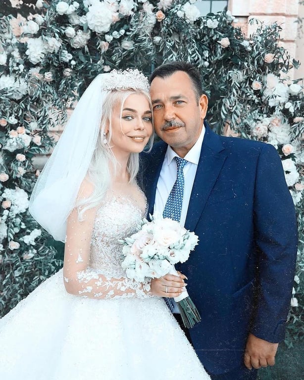 "Скоро приїду, обіймами все розкажу": Аліна Гросу зворушливо привітала батька з днем народження - фото 3