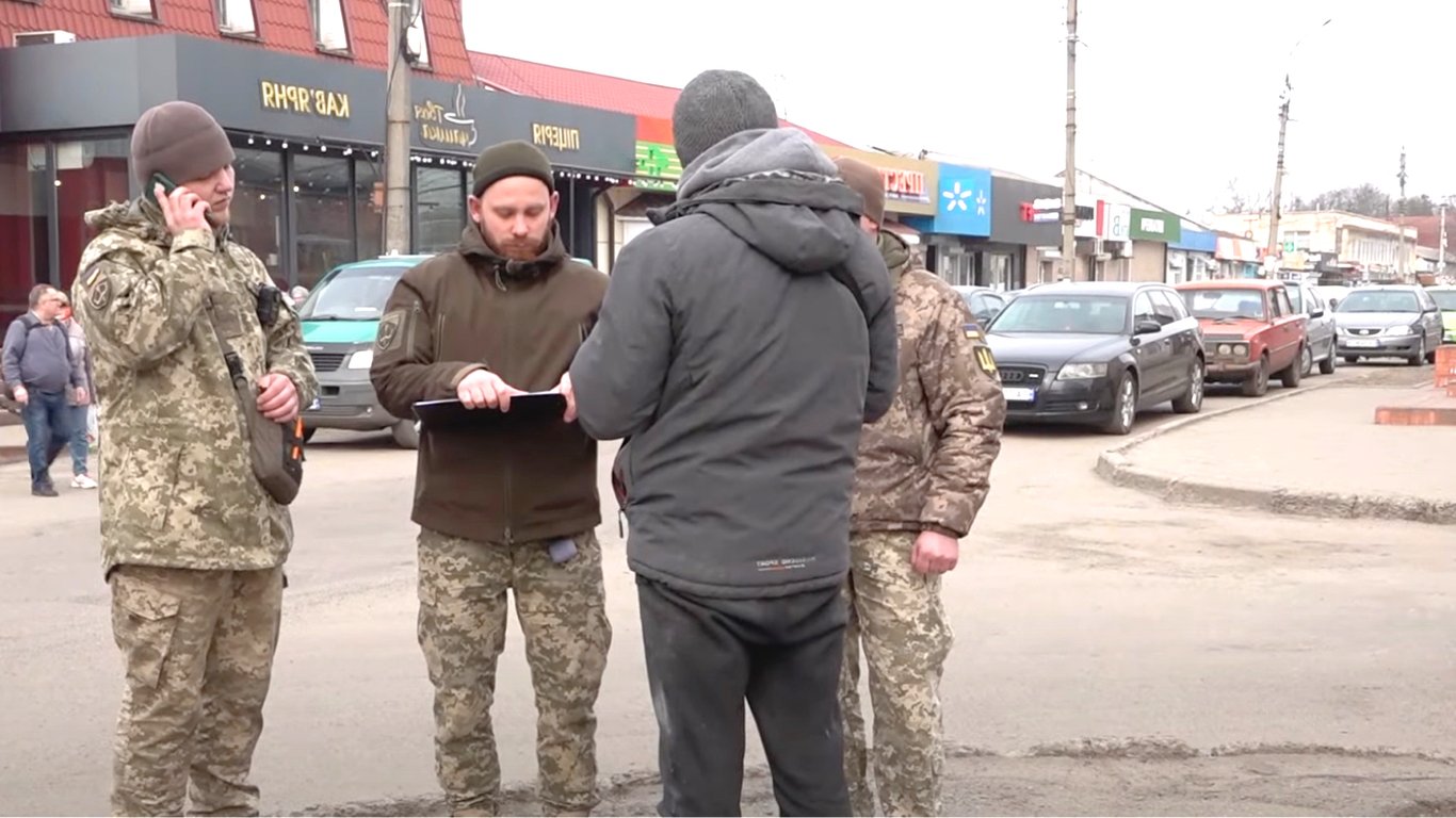 Мобилизация в Украине — кого из мужчин разрешено принудительно доставлять в ТЦК