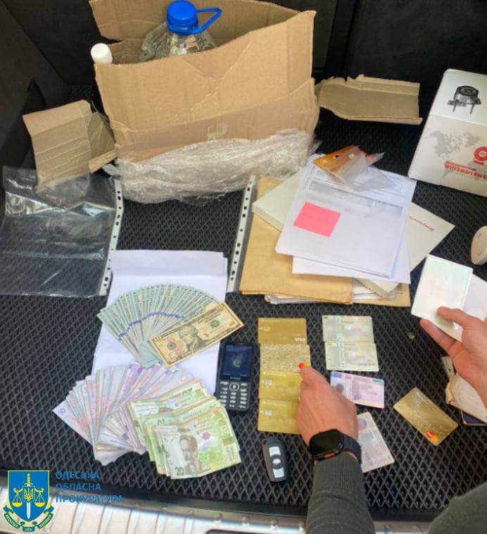 Відправляли поштою підроблений алкоголь