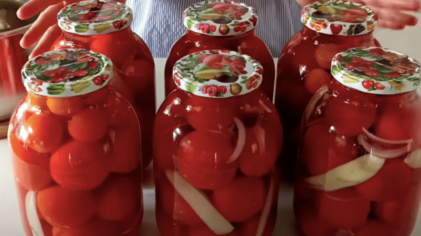 мариновані помідори з цибулею
