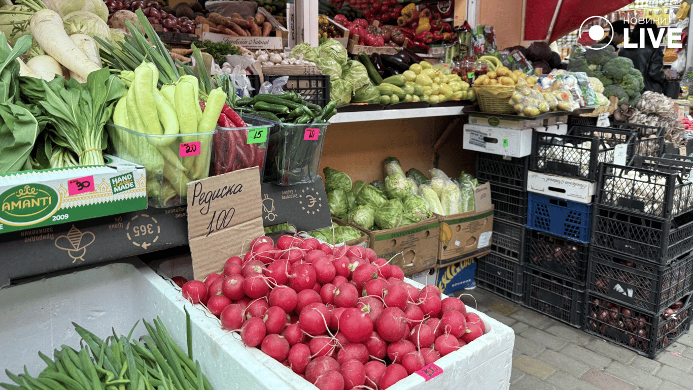 Прилавок з овочами