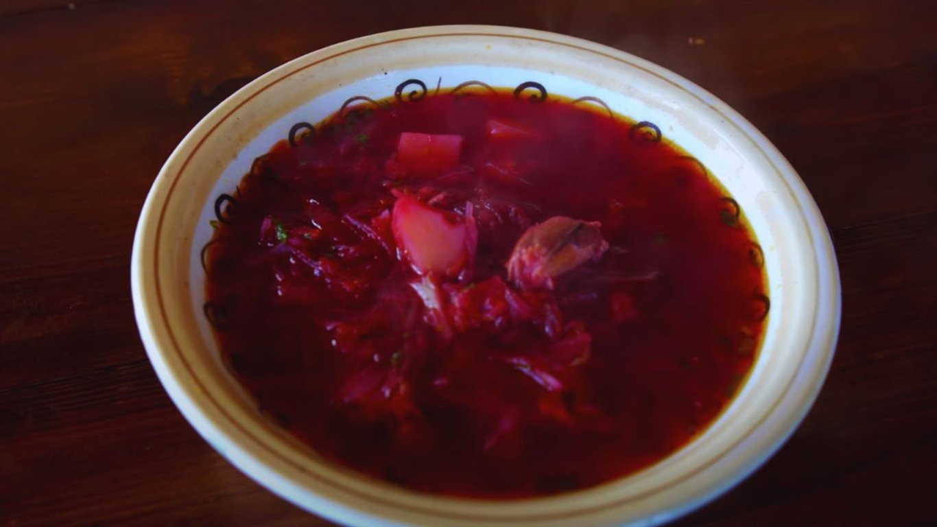 Борщ з рибною консервою в томаті, так готують в Миколаєві, Одесі, Карпатах — відео рецепт