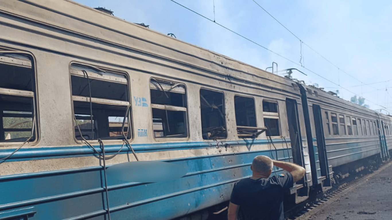 Росія вдарила по поїзду на Харківщині: є загиблі та поранені