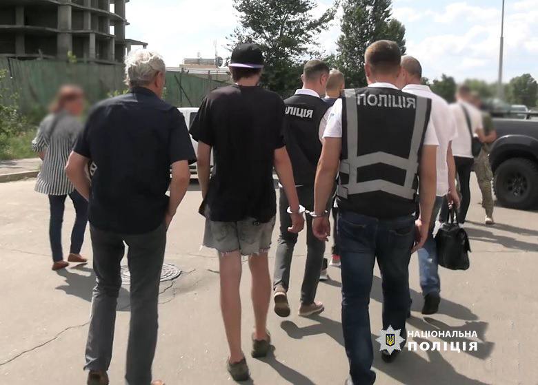 сжег 13 автомобилей ВСУ в Киеве