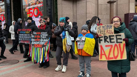 У Києві сотні людей зібралися на акцію підтримки полонених — фото - 285x160