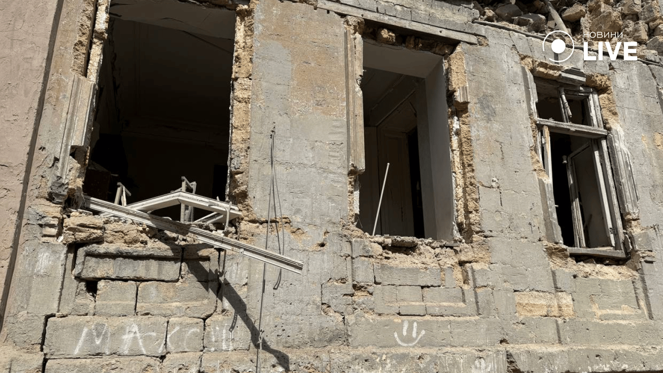 В результате обстрела в Одессе пострадало более 50 домов - фото 3