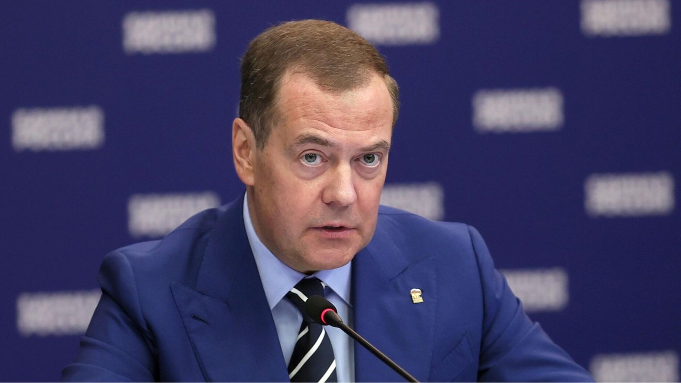 Медведєв заявив, що української землі не існує