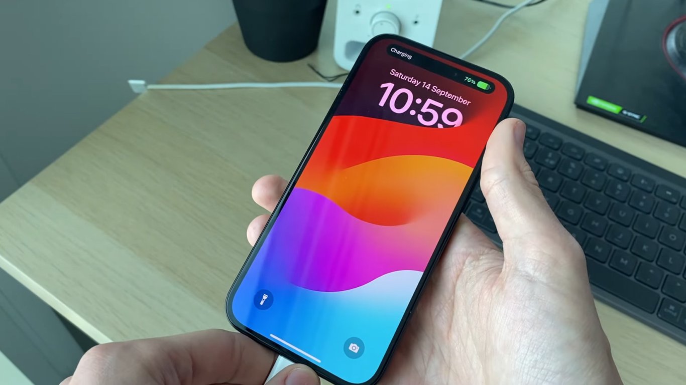 Чи можна користуватися телефоном під час зарядки: головні ризики