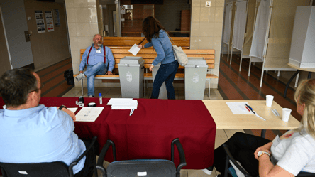 В Венгрии фиксируют рекордную явку на выборах: проголосовали 75% - 304x171