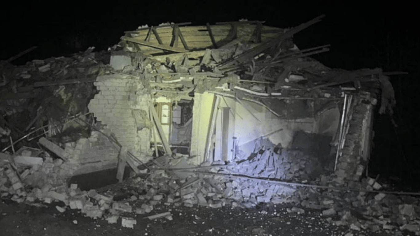 Росіяни вдарили ракетами по Селидовому — постраждала жінка та двоє дітей