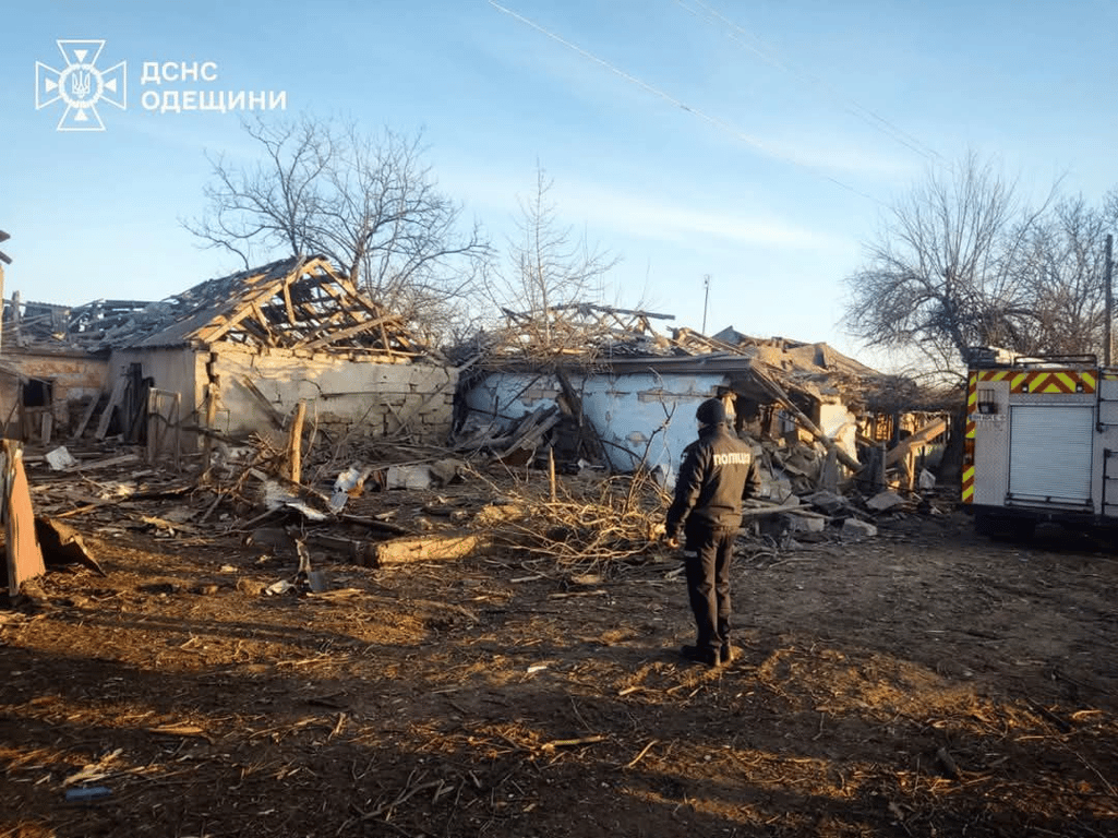 Очередная атака на Одесчину —уничтожены дома и машины (фото) - фото 1