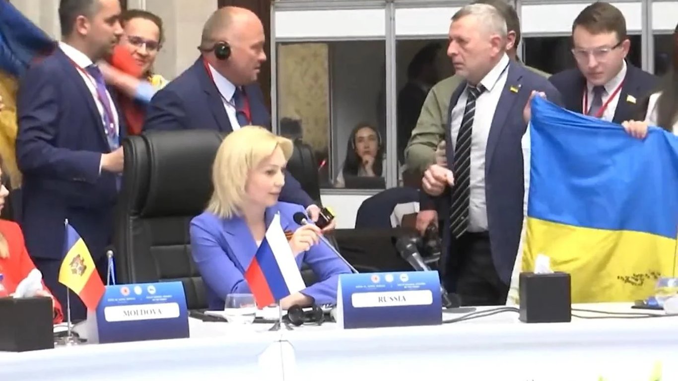 На парламентському саміті у Туреччині почубилися українці та росіяни
