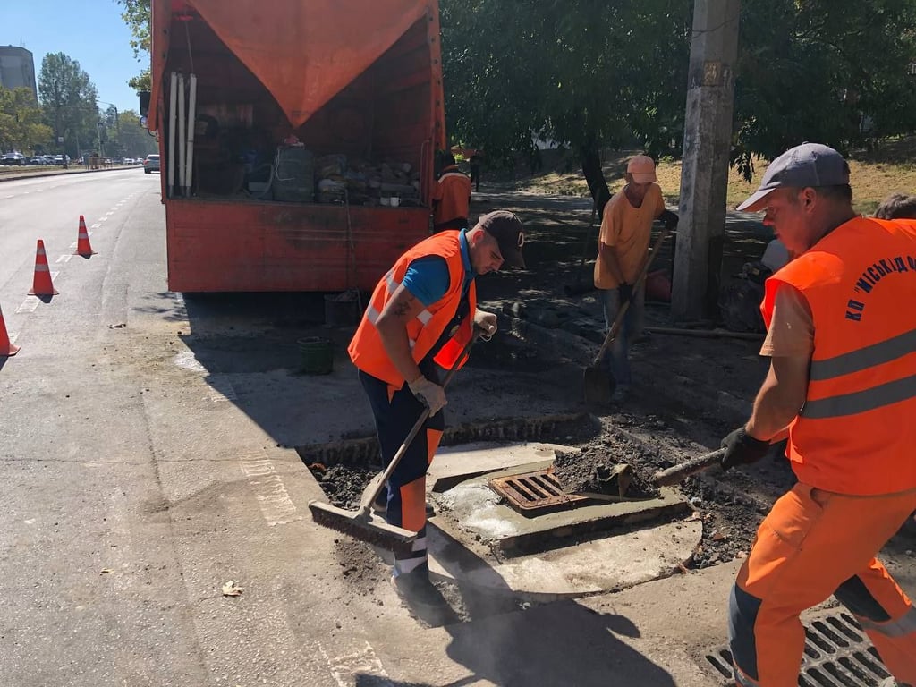 Ремонтні роботи на дорогах Одеси. Фото: КП "Міські дороги"