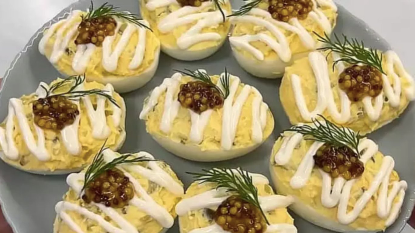 смачна закуска з яйцями