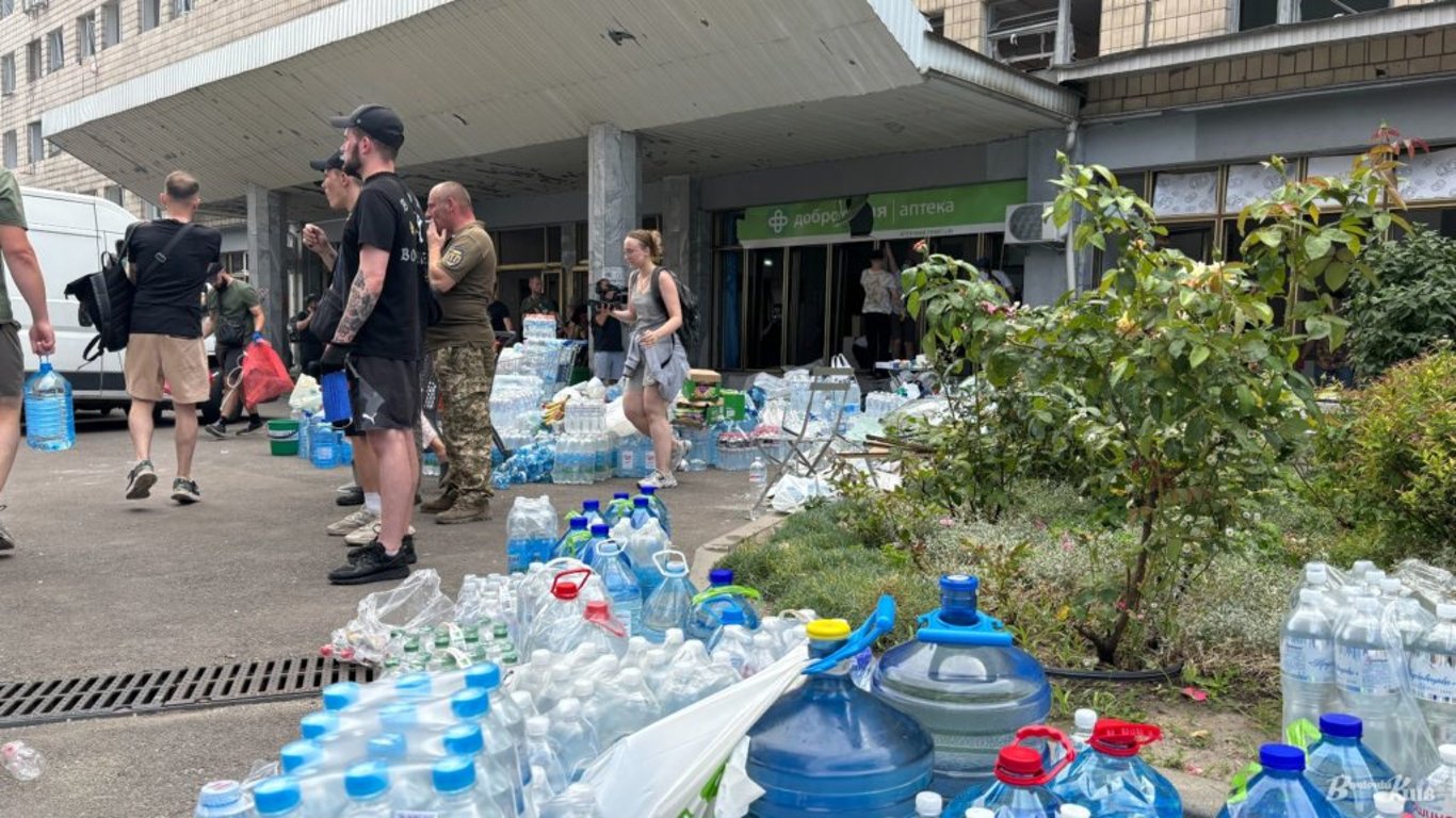 Київська поліція прокоментувала отруєння людей питною водою біля Охматдиту