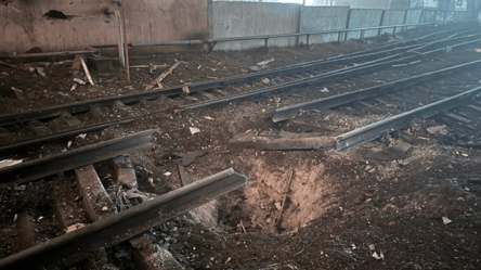 Удар дронів по залізниці на Одещині — які пошкодження - 285x160