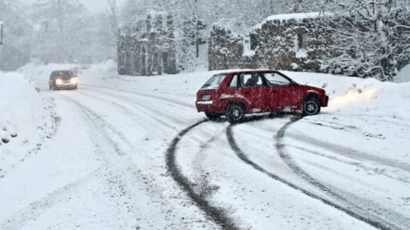 В ДСНС водіїв закликали бути обережними через погіршення погоди