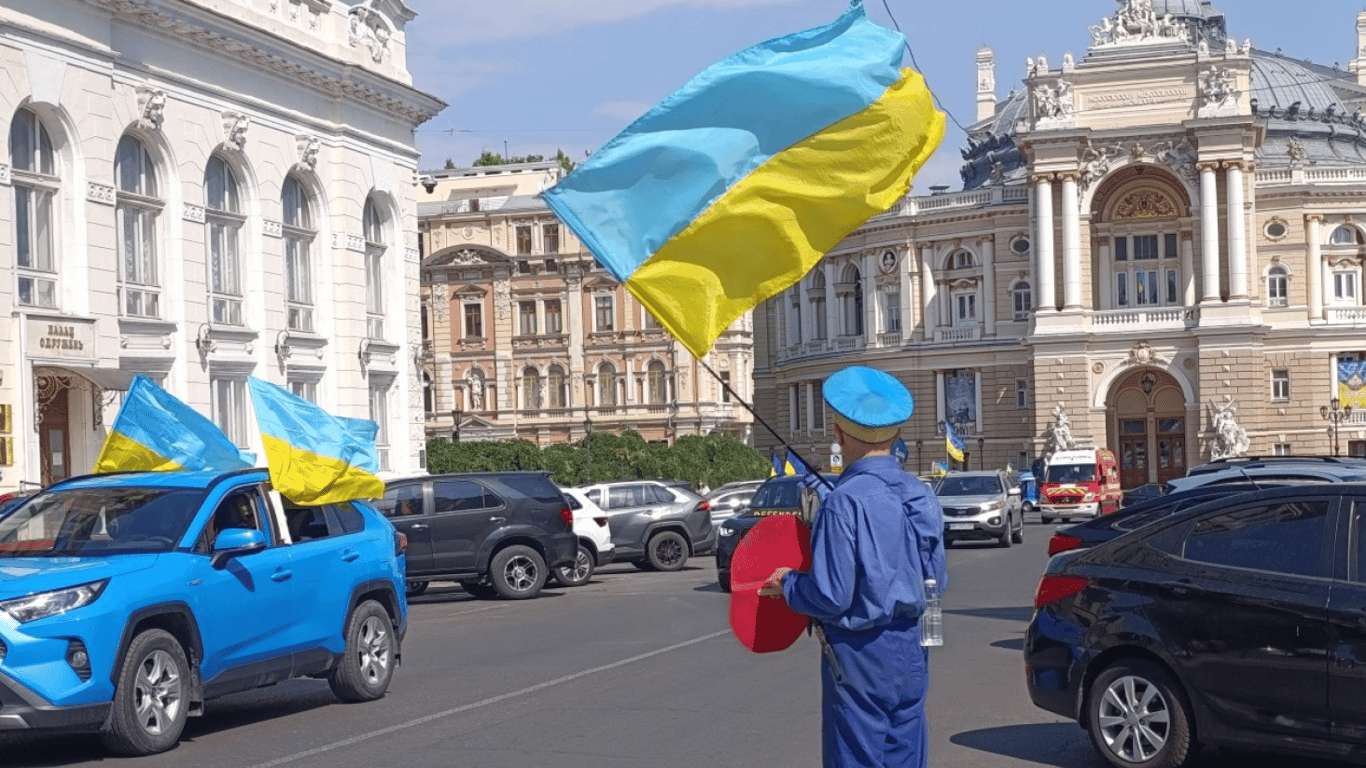 Понад 100 машин і мотоциклів: святковий автопробіг в Одесі