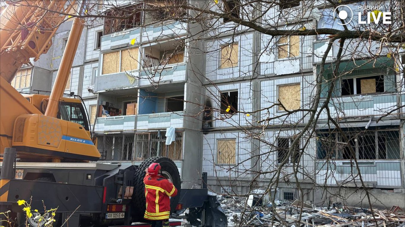 ДСНС на місці удару в Харкові