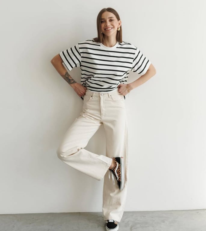 Світлі джинси базова річ цієї зими