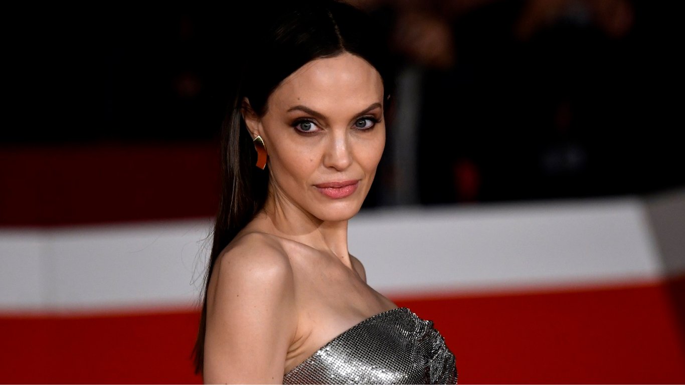 Анджелина Джоли начала сотрудничать с известным французским домом моды