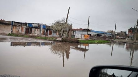 В Мариуполе затопило стоками из канализации "отремонтированные" оккупантами квартиры и дороги - 285x160