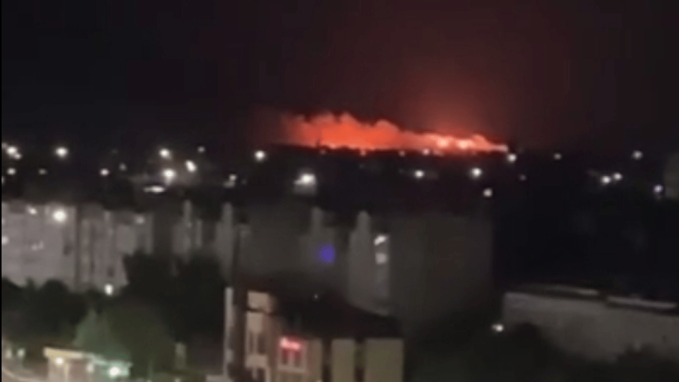 Атака на аеродром в Єйську 21 червня — кадри сильної пожежі