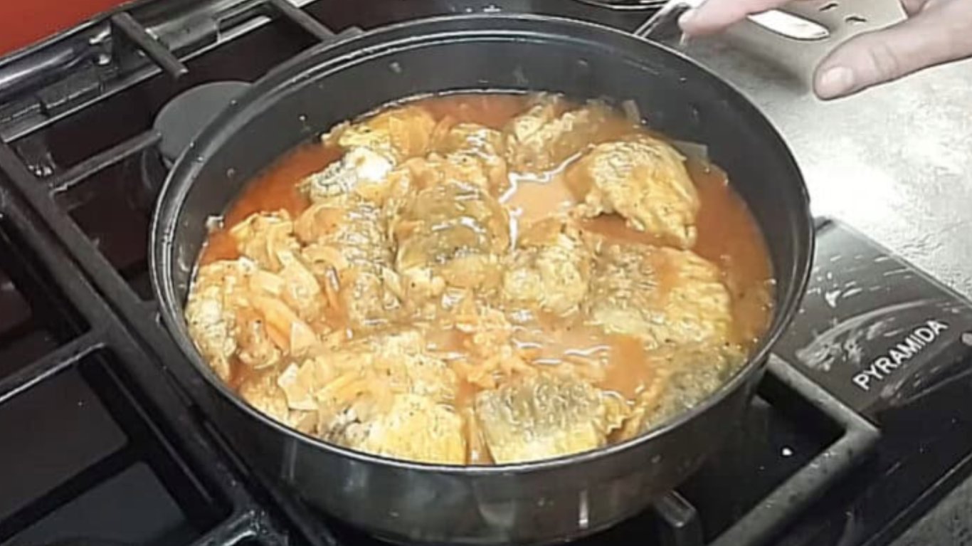 смачний рецепт хека в соусі