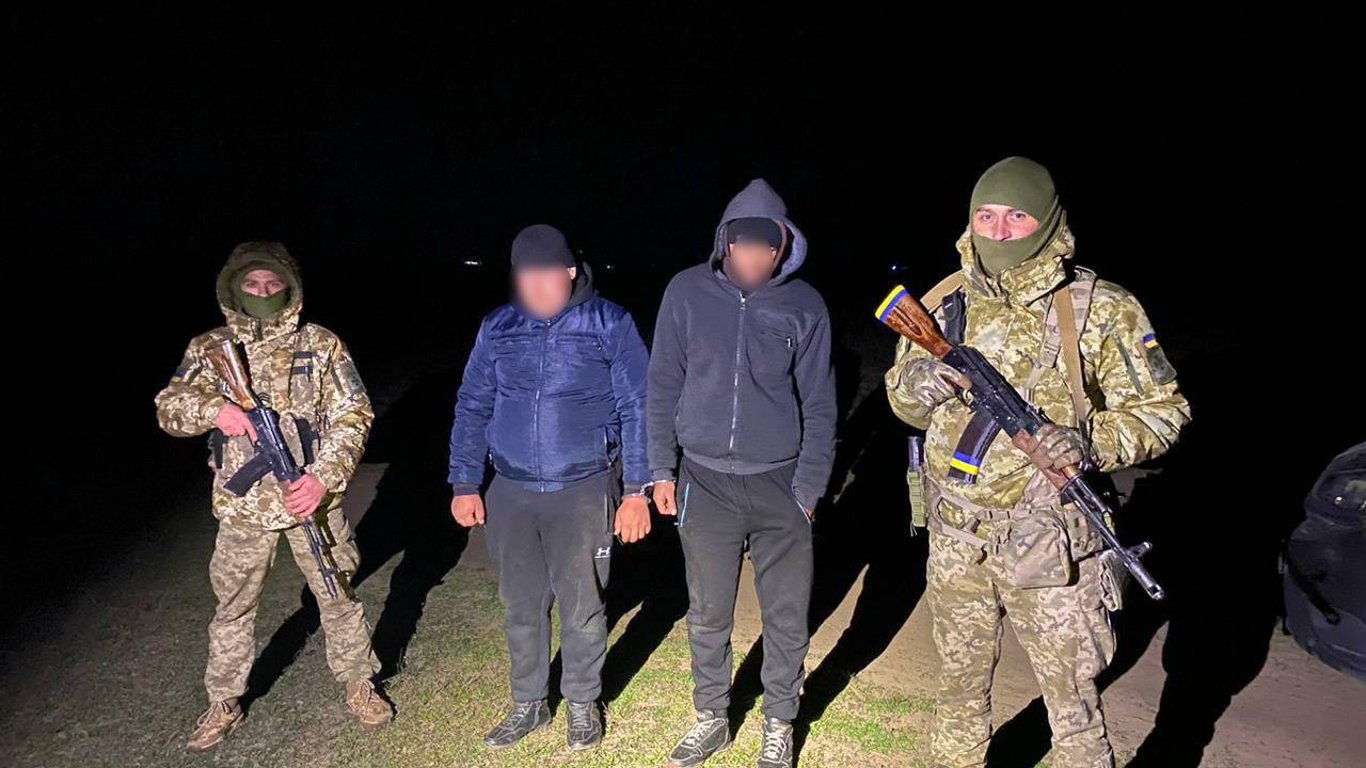 Незаконний перетин кордону: прикордонники Одещини затримали чотирьох "мандрівників"