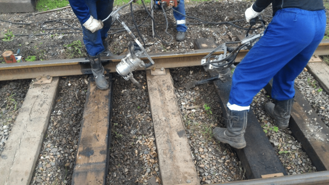 Окупанти будують нову гілку залізничного полотна