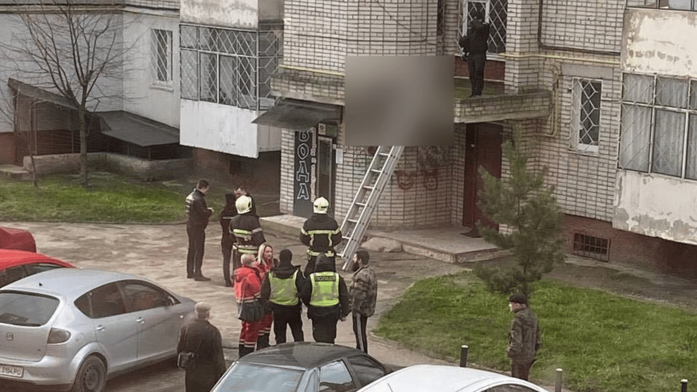У Львові дівчина випала з вікна багатоповерхівки