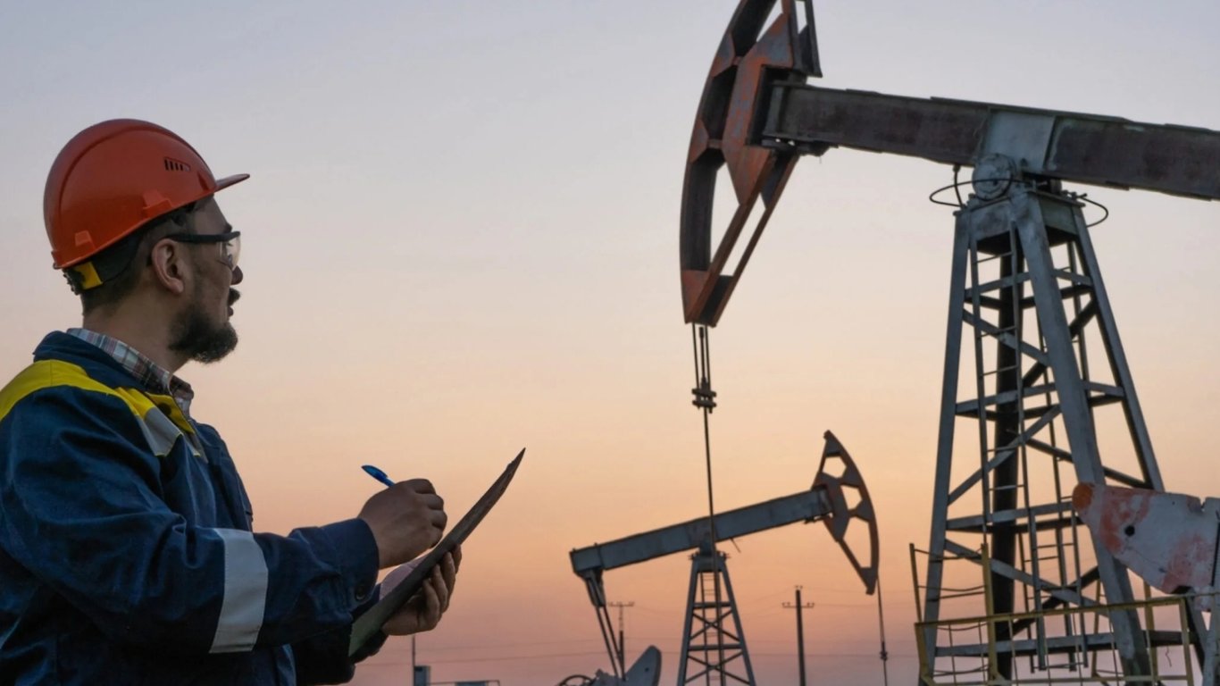 Росія змушена сильніше скоротити нафтовидобуток