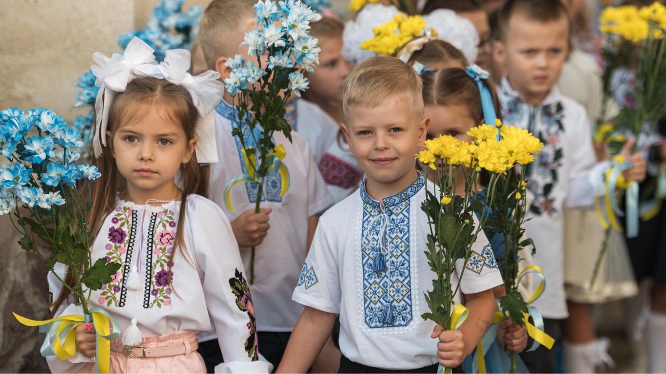 С Днем знаний 2024 — красивые поздравления для учеников, учителей и родителей