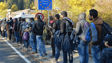 Німеччина планує примусово повертати біженців додому - 290x166