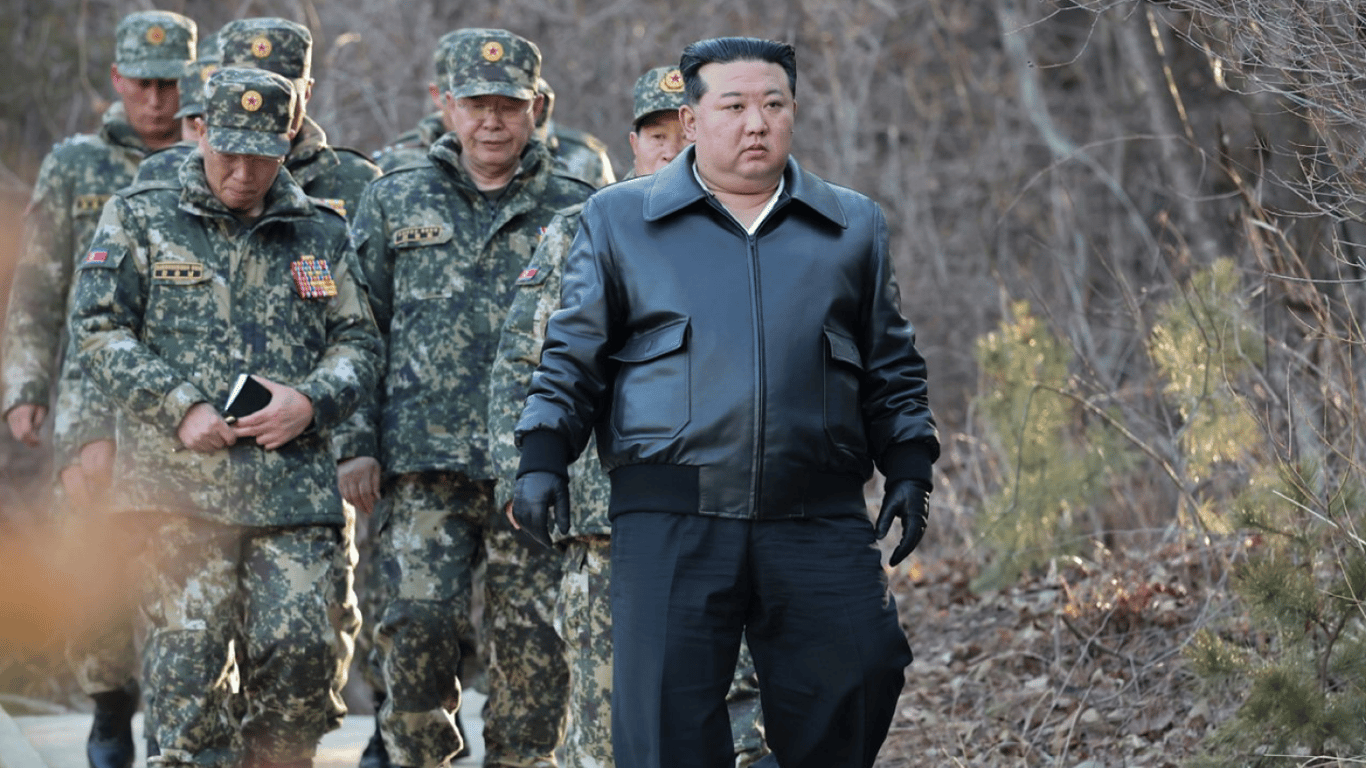 Кім Чен Ин закликав армію КНДР інтенсивніше готуватися до війни