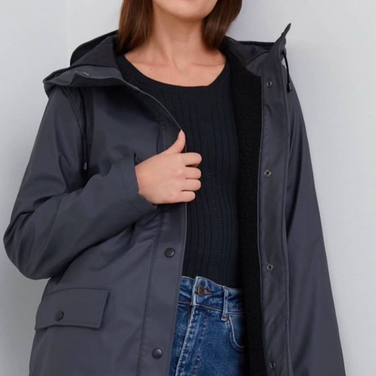 Куртки чудово поєднуються з різним одягом