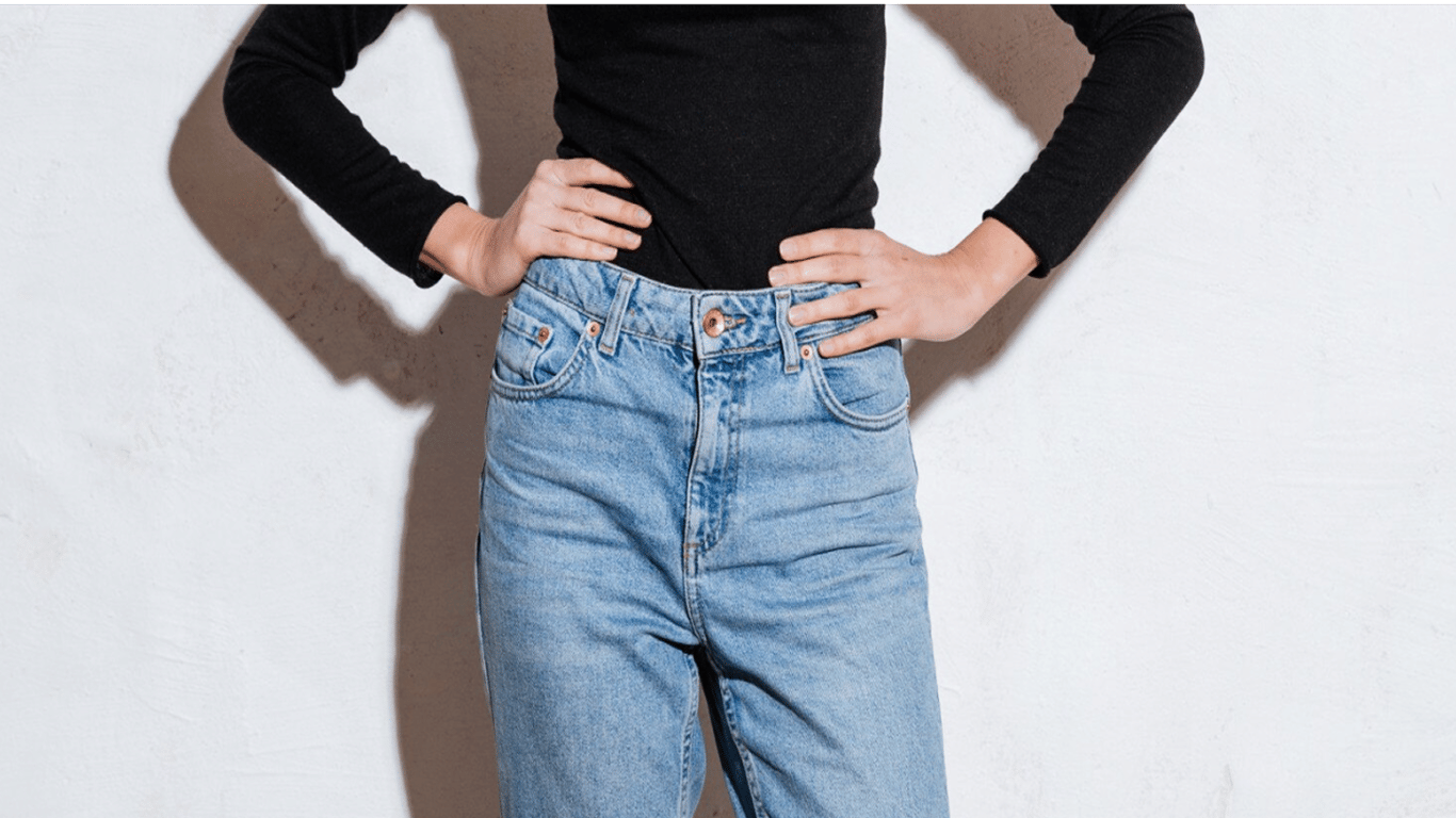 Джинсы 2026 года, которые должна иметь каждая в своем гардеробе
