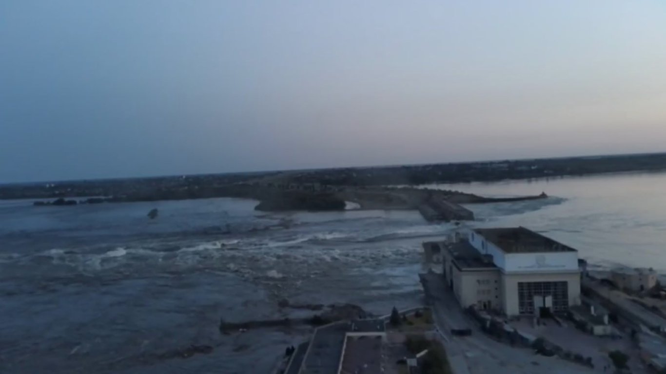 Как выглядит Каховская ГЭС после подрыва