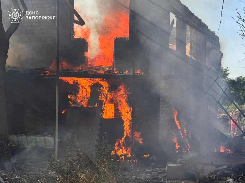 Три человека погибли в результате удара КАБами по Запорожью - фото 3