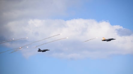 Українські техніки та пілоти вже опановують літаки Gripen - 290x160