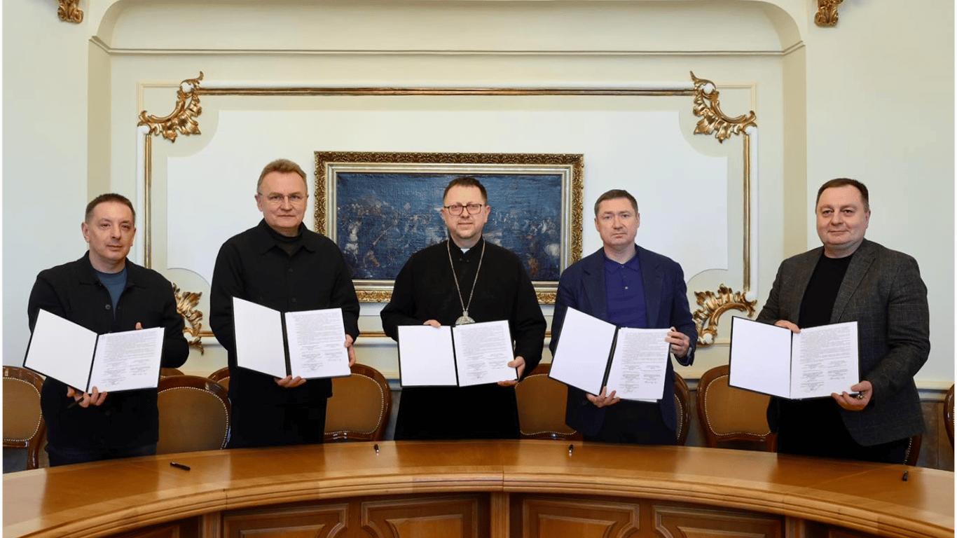 Садовий та Церква підписали меморандум про повернення Митрополичих садів